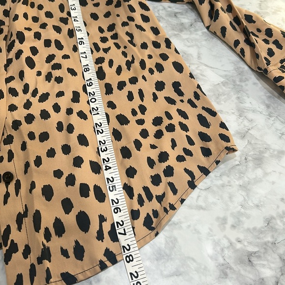 CHICOS WOMENS BUTTON DOWN BLOUSE LEOPARD PRINT LIGHTWEIGHT SZ 1(8/10) - Picture 11 of 14